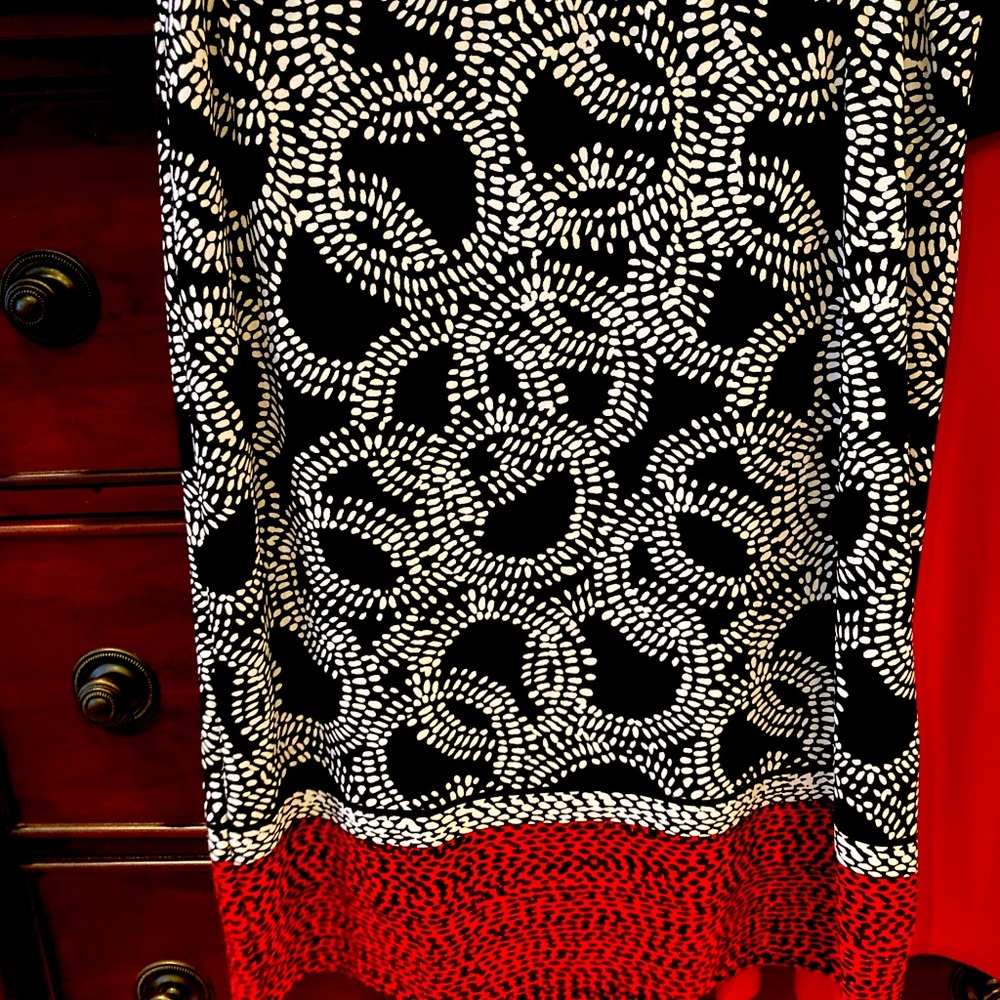 Skirt with border accent